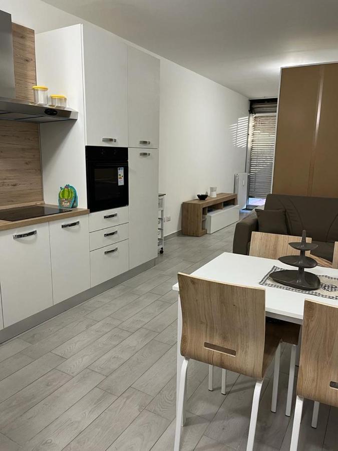 Einaudi Apartment Колоньо-Монцезе Экстерьер фото