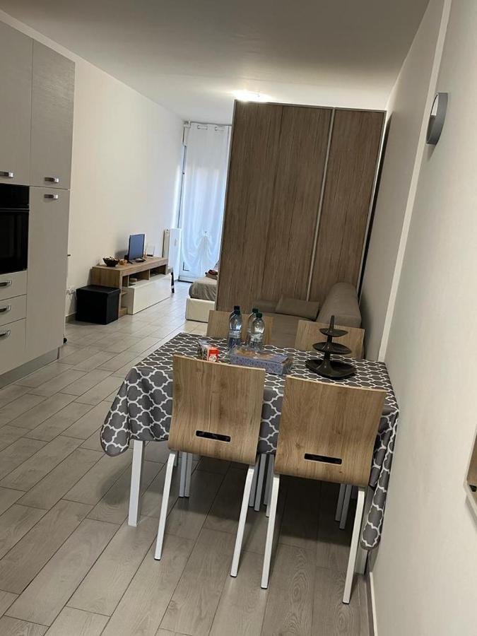 Einaudi Apartment Колоньо-Монцезе Экстерьер фото