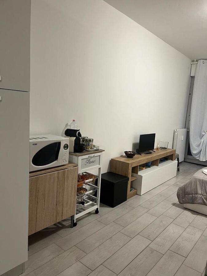 Einaudi Apartment Колоньо-Монцезе Экстерьер фото